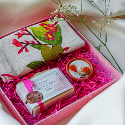 Calyz Pink Box Festive Hamper - Image 2